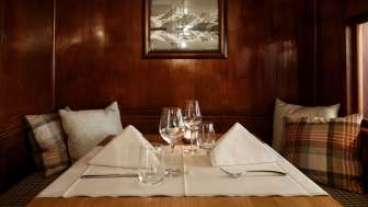 Vue extérieure de nuit